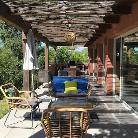 Avec Piscine Privée Dans Un Havre De Paix Peri