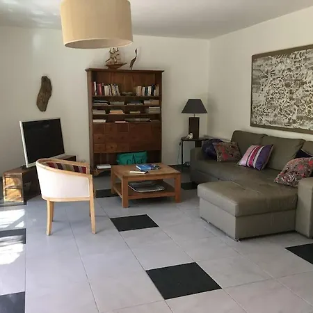 Avec Piscine Privée Dans Un Havre De Paix Peri